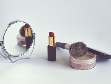 Българката харчи над 40% повече за по-висок клас грим