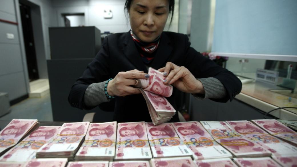 Китайският юан е на близо 2-годишно дъно спрямо долара