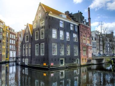 Амстердам мисли да забрани апартаментите под наем в центъра