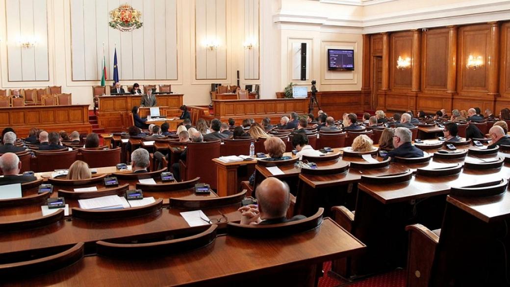 Депутатите ще обсъждат днес третия вот на недоверие срещу кабинета