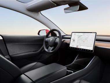 Tesla представи нова версия на Model 3