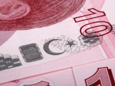 Турската лира се колебае преди заседанието на централната банка