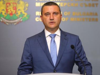 Горанов се е съгласил да не облага ваучерите за храна с ДДС