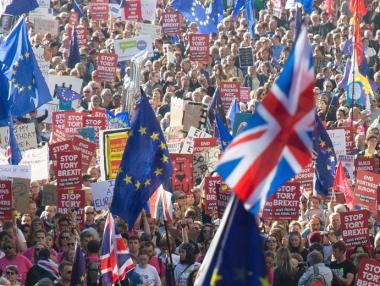 Британските фирми може до Коледа да задействат Brexit-плановете си