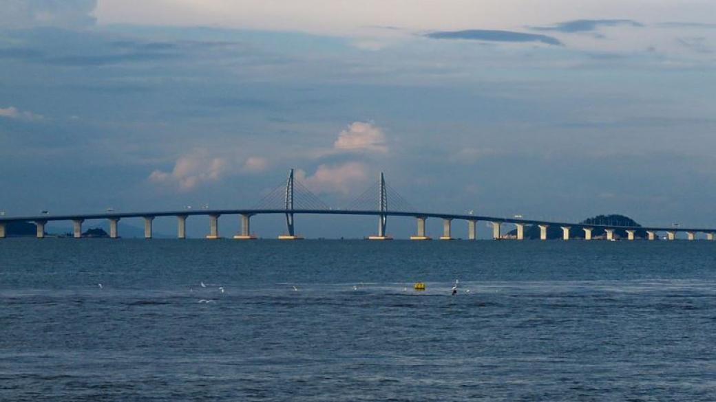 Най-дългият мост в морето ще бъде открит тази седмица