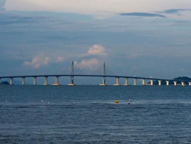 Най-дългият мост в морето ще бъде открит тази седмица