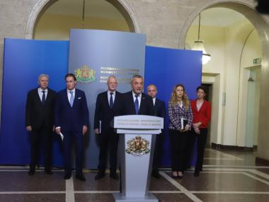 Симеонов отказа да подаде оставка, работодателите го подкрепиха