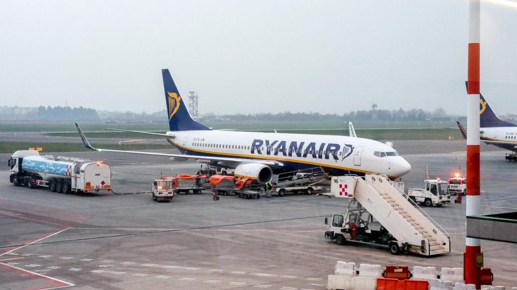 Печалбата на Ryanair се срина заради стачките