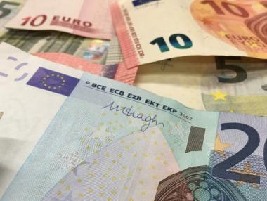 Турската лира неочаквано поевтинява