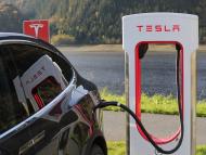 Tesla премахна функцията \