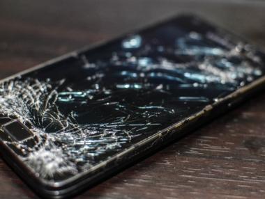 Apple и Samsung са глобени заради изкуствено бавни телефони