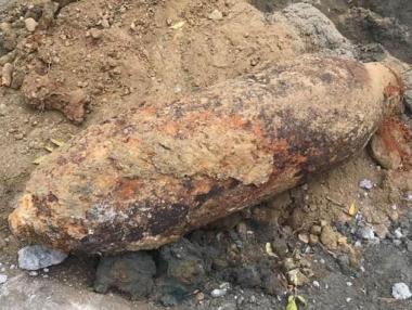 Стара 200-килограмова бомба спря движението в центъра на София (обновена)