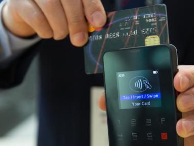 България е предпоследна в ЕС при картовите плащания