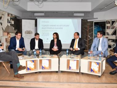 Аутсорсинг индустрията се развива, а с нея и заплатите