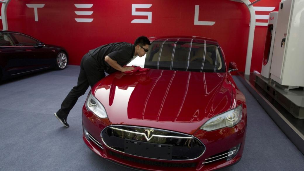 След по-малко от два месеца колите на Tesla ще се управляват дистанционно