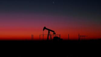 САЩ ще позволят на осем страни  да продължат да купуват ирански петрол