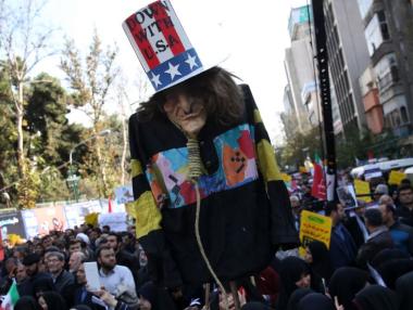 Иран ще заобикаля „с гордост“ американските санкции