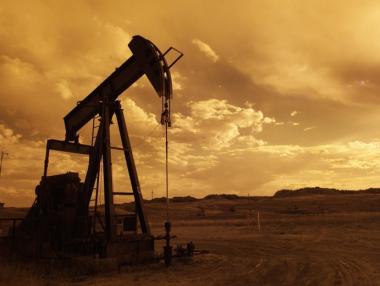 Петролът започна седмицата с понижение