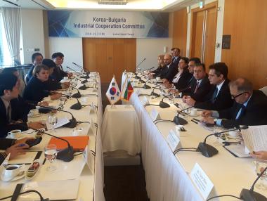 Корейци ще купят два завода за автомобилни части у нас