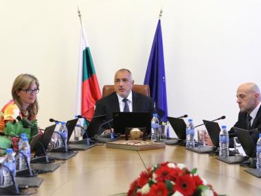 Правителството пълни новата Агенция за пътна безопасност с чиновници