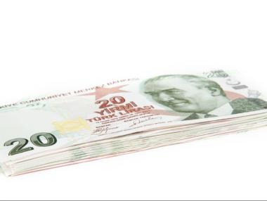 Нов срив на турската лира заради лоши прогнози на Moody’s