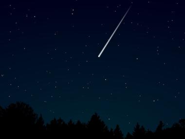 Зрелищен поток от падащи звезди през почивните дни