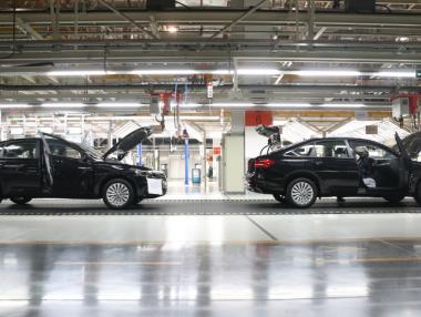 Продажбите на коли в Китай намаляват за четвърти месец