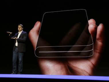 Сгъваемите смартфони са шанс за изчерпания сектор