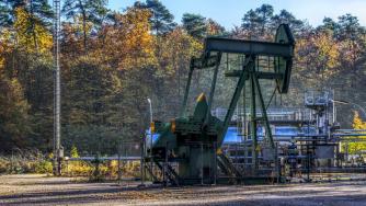 Петролът падна под 70 долара за барел