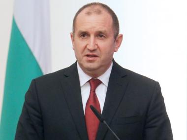 Президентът блокира вдигането на данъка за старите коли