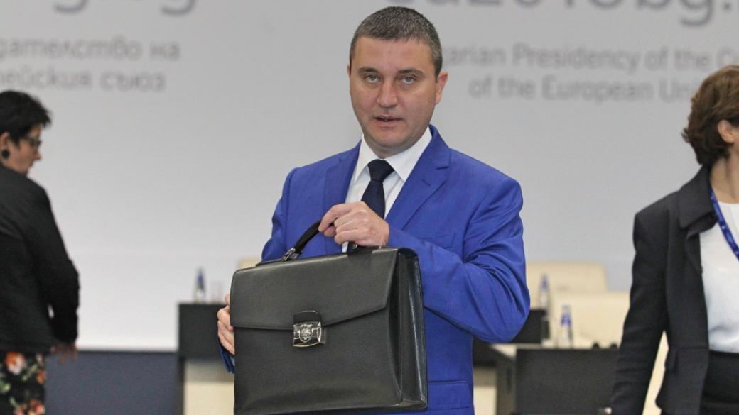 Горанов предлага касовият бон да показва ДДС и надценката на горивата