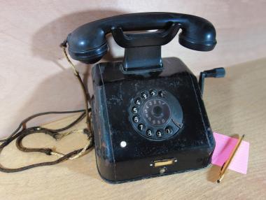 Франция прекратява днес абонаментите за стационарни телефони