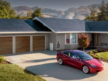 Tesla намали цените на соларните си покриви