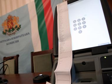Управляващите искат само „Информационно обслужване“ да доставя машините за гласуване