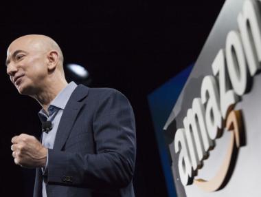 Евродепутати призоваха Безос да спре търговията със съветски символи