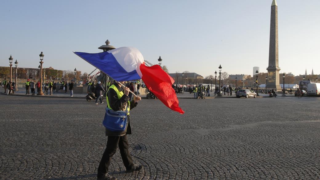 Протестиращи в Париж устроиха безплатен вход в Дисниленд
