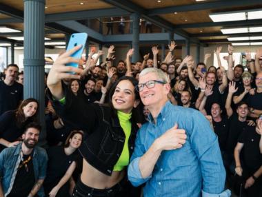 Шефът на Apple все по-рядко използва iPhone