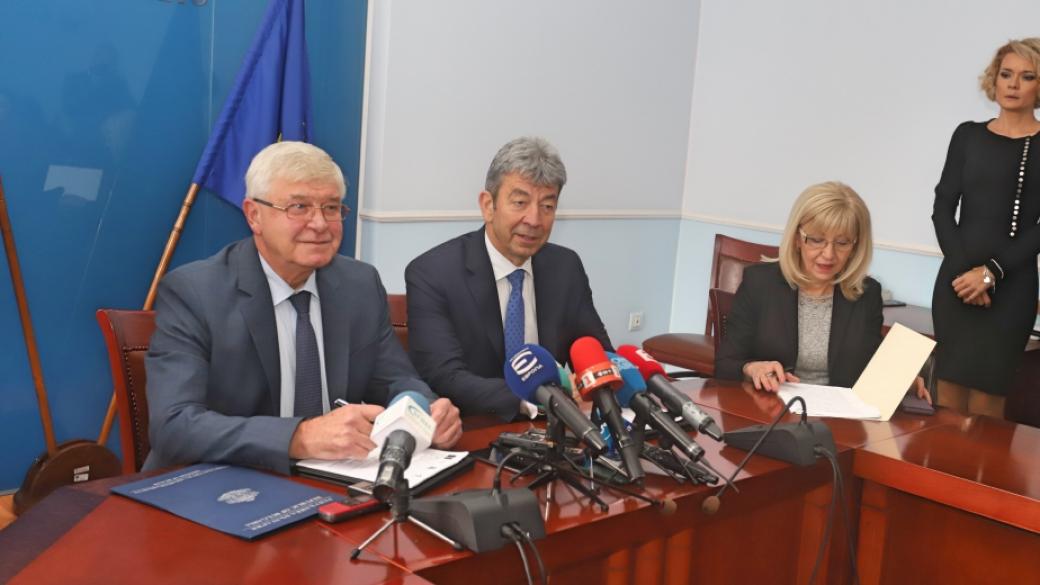 МЗ подписа договор за обновяване на 2/3 от линейките в България