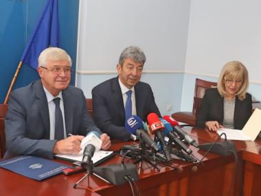 МЗ подписа договор за обновяване на 2/3 от линейките в България