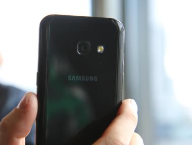 Бюджетните Samsung-и вече ще правят селфита при отключване