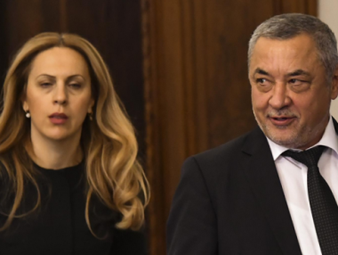 Парламентът ще гласува днес рокадата в кабинета