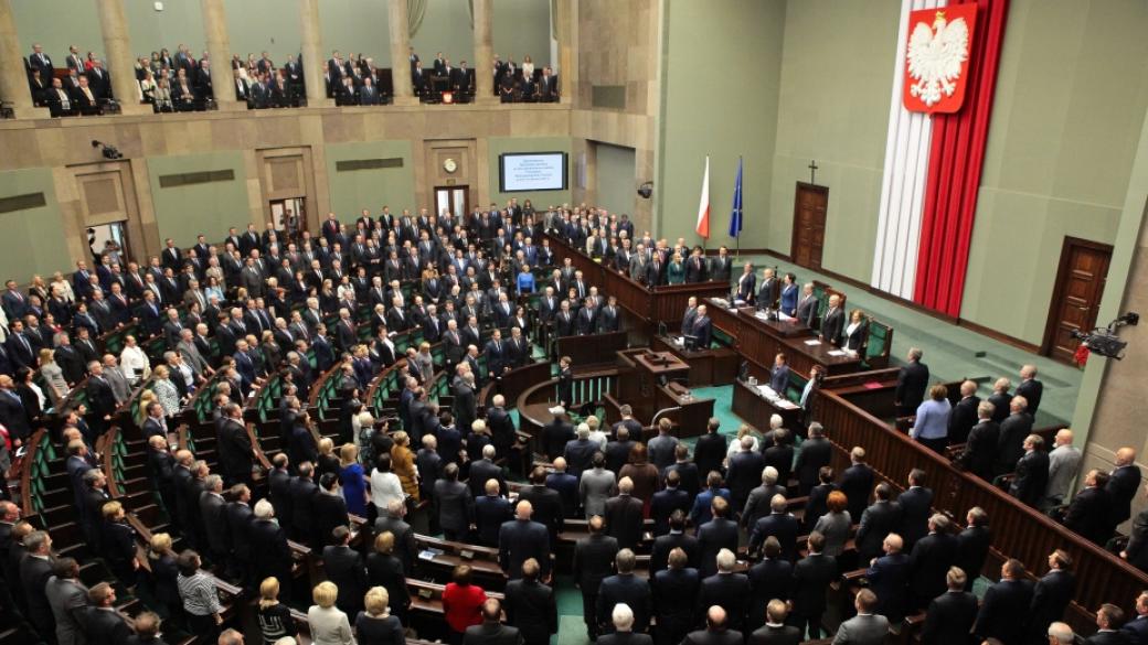 Полша отмени недемократичните промени за Върховния съд