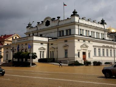 Депутатите приеха 5000 лв. таван за неимуществените обезщетения при катастрофи