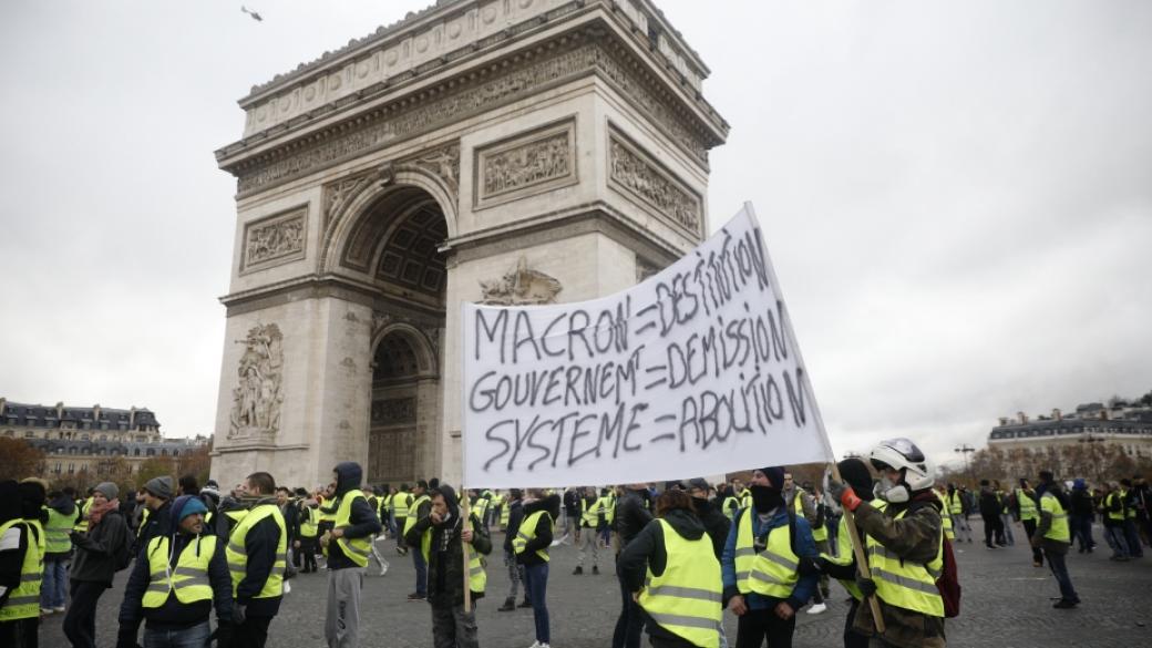 Масов протест в Париж срещу цените на горивата и политиката на Макрон