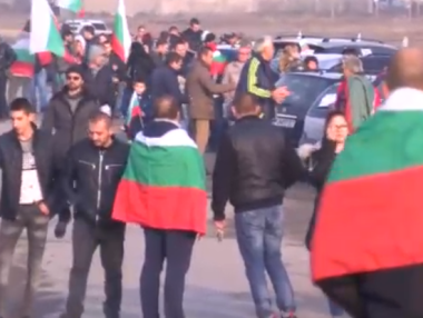 Протести блокираха основни пътища в страната