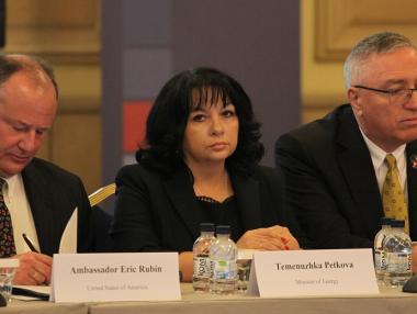 До месец трябва да са осигурени парите за газовата връзка с Гърция