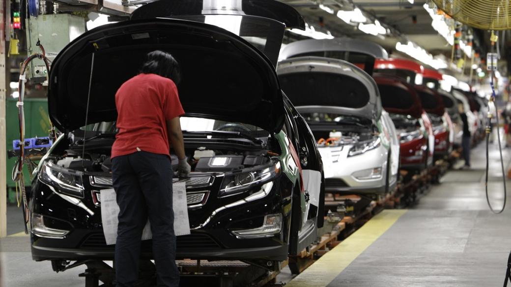 General Motors закрива 5 завода и съкращава 15% от служителите си