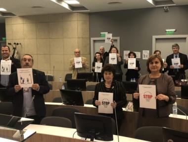 КНСБ: Жените в България печелят с 14.4% по-малко от мъжете