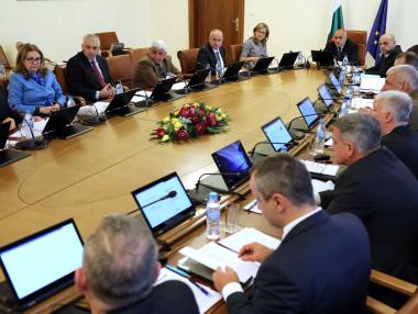 България призова Русия да освободи украинските кораби