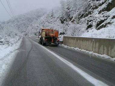 АПИ: 900 снегорина обработваха пътните настилки през нощта